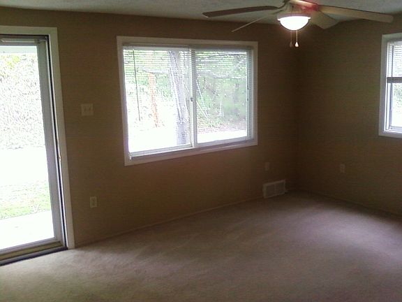 Living Room pic 1