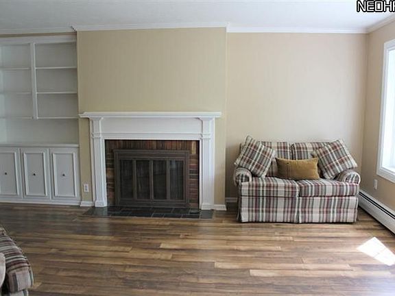 3rd image of 6 Meadowlawn Dr Unit 1