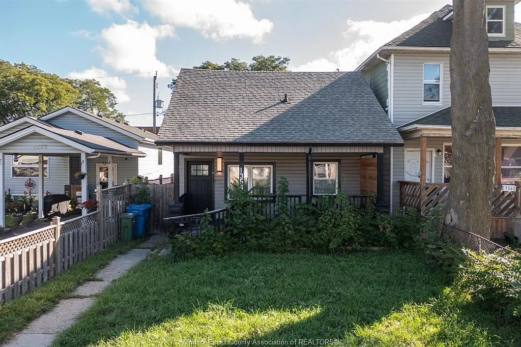 3 bed, $2,200 — Photo 1