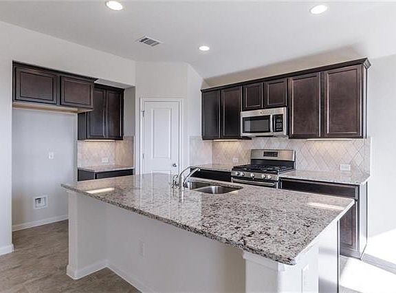 2nd image of 6841 Leonardo Dr
