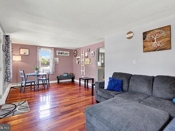 4th image of 112 Fame Ave