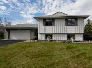 10225 Yorktown Ln N, Maple Grove, MN 55369