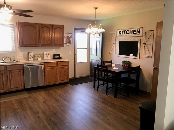 5th image of 316-318 Oakdale Cir