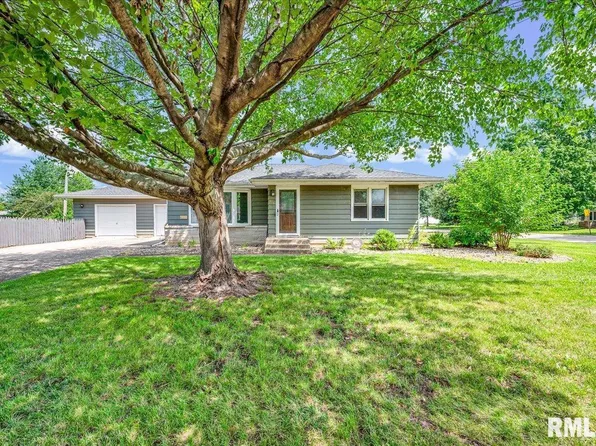 916 N Manning Dr, Chillicothe, IL 61523
