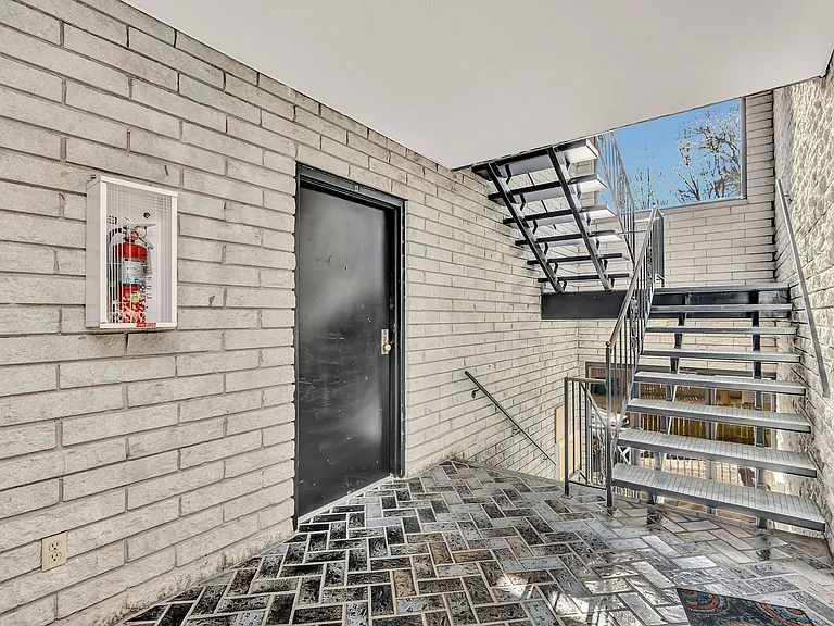 Delta Bend Apartments in Mount Lookout — Photo 10