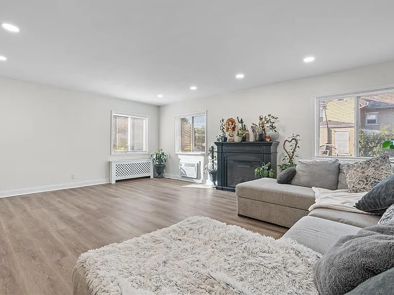 726 Seneca St #1 — Photo 34