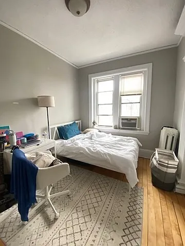 5 bed, 1.0 bath, 1340 sqft, $4,400 — Photo 4