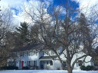 5 Old Landmark Dr, Rochester, NY 14618