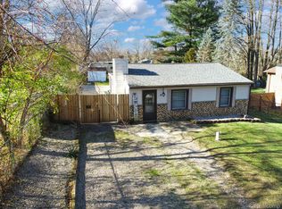 9525 Cornell Ave, Clarkston, MI 48348