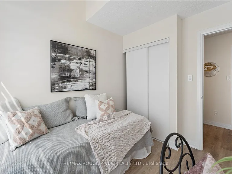 6 Esquire Way — Photo 34