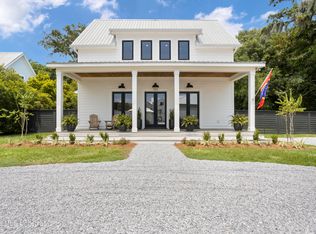 305 Beach Hill Rd, Ocean Springs, MS 39564