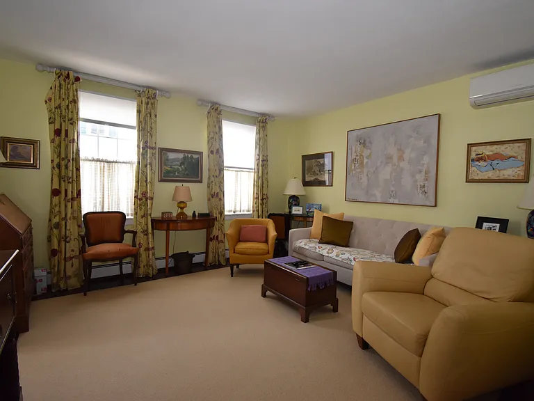 15 Trumbull St — Photo 8