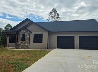 1060 Hawksbill Dr, Morganton, NC 28655