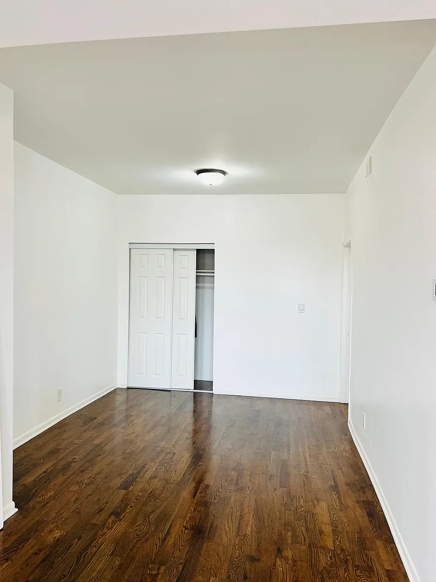 Building Photo - 2831 W Washington Blvd #3