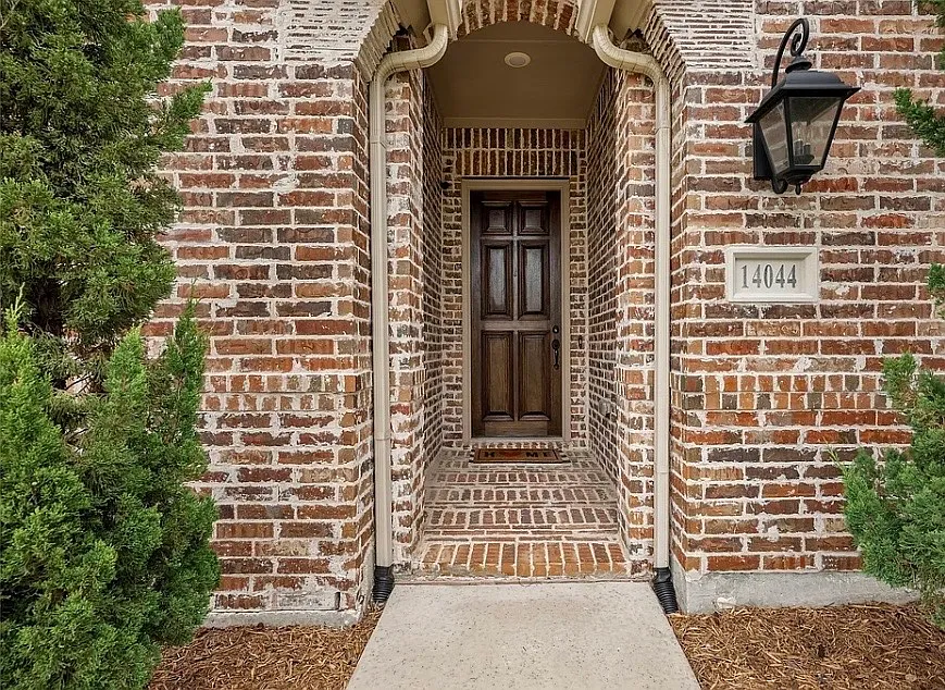 4 bed, 2212 sqft, $3,095 — Photo 3