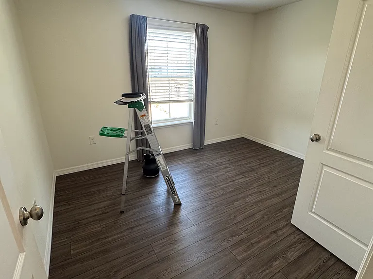 101 Misty Glen Ln — Photo 17