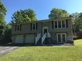 150 Barley Dr, Mount Hope, WV 25880