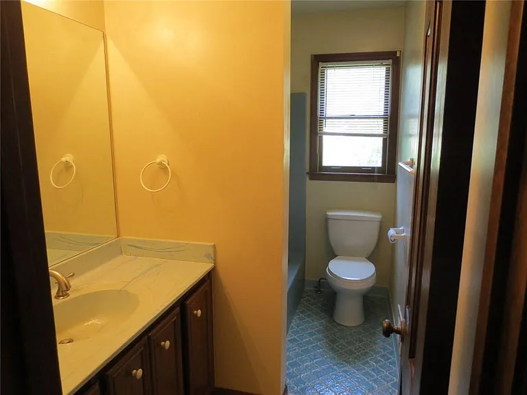 220 Lantern Ridge Ct — Photo 8