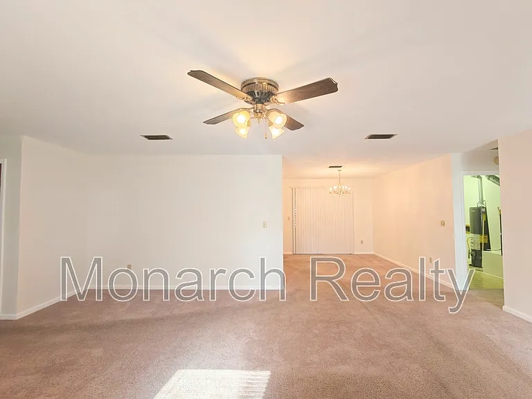 6133 NW 33rd St — Photo 4