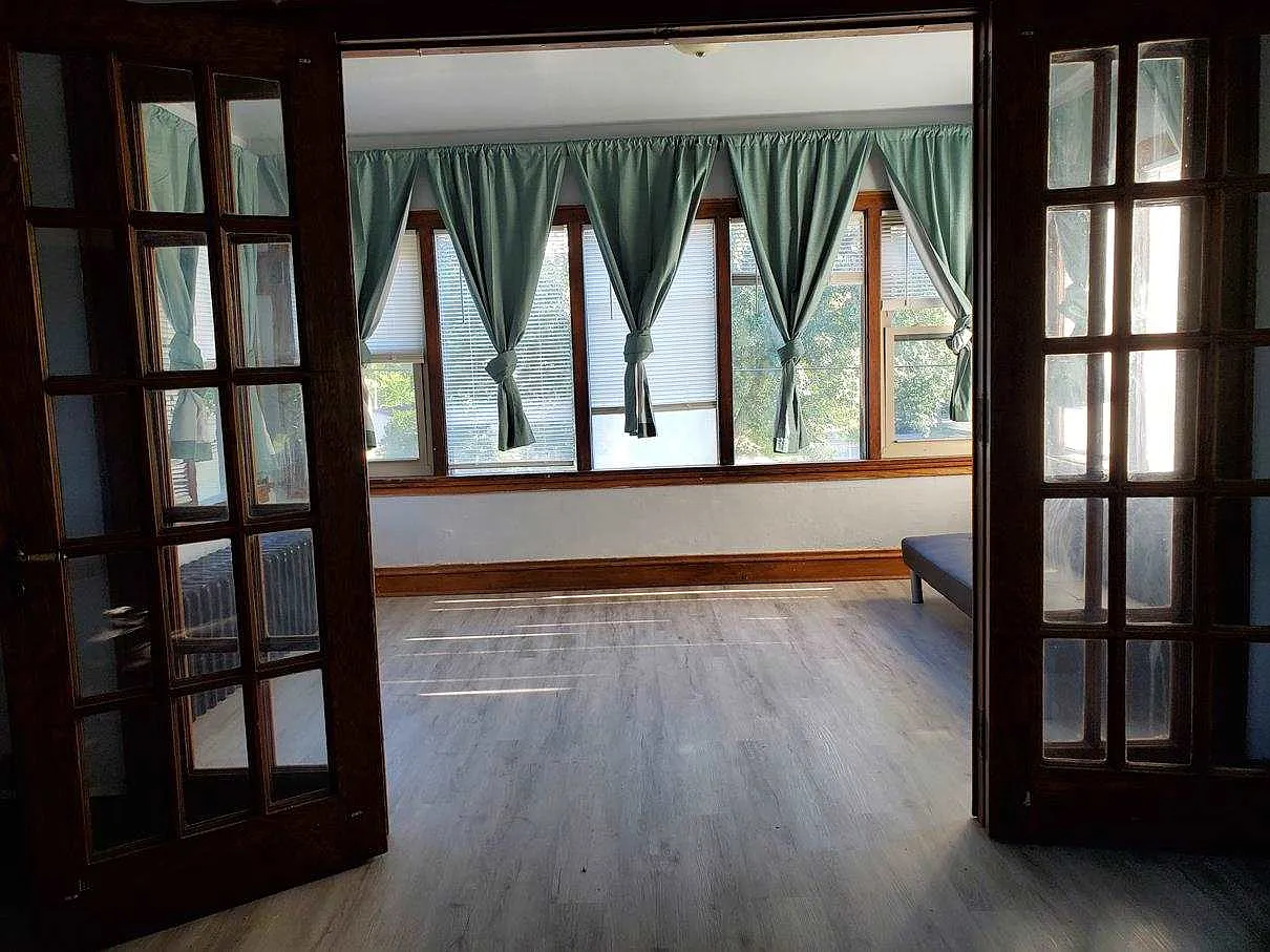 3 bed, 1.0 bath, 1400 sqft, $2,100 — Photo 4