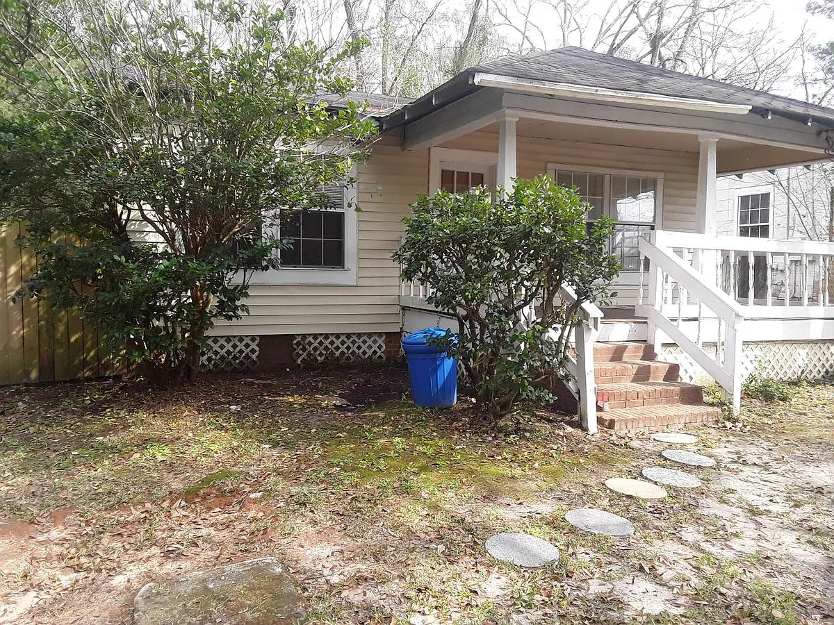 Building Photo - 353 Pinehill Dr