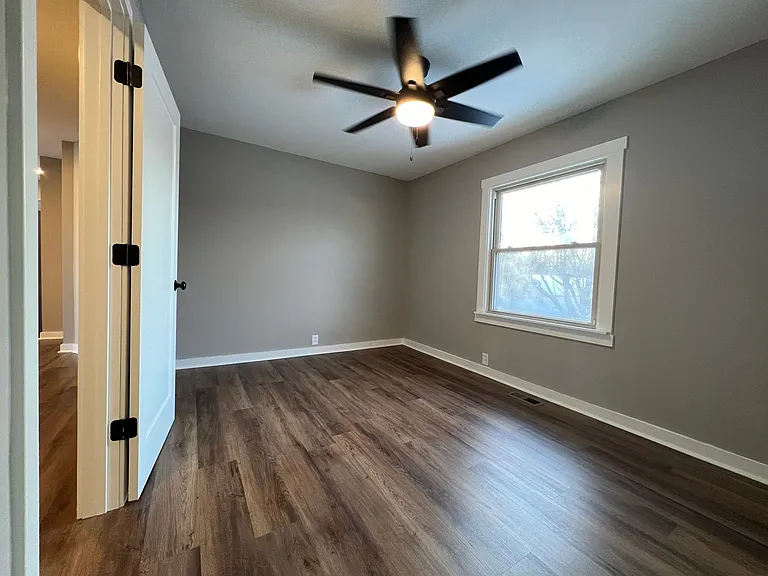 571 Stevenson St — Photo 17