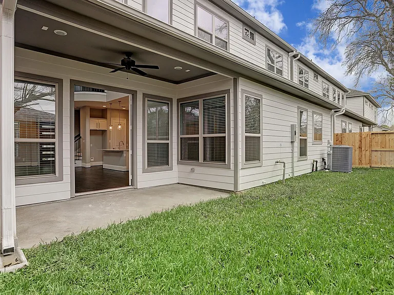 4851 Benning Dr — Photo 2