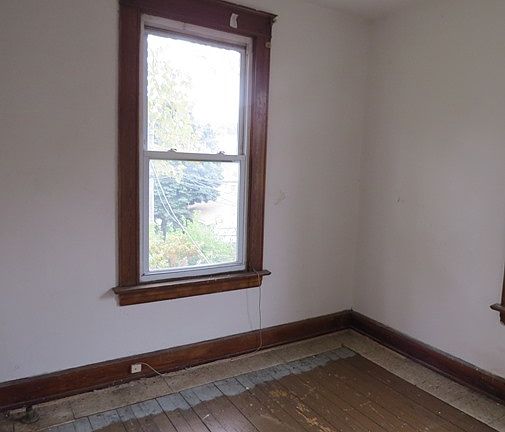 3rd image of 7523 S Kenwood Ave
