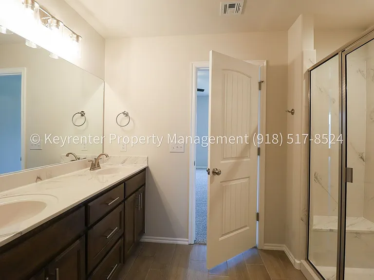 4500 W Winston St — Photo 29