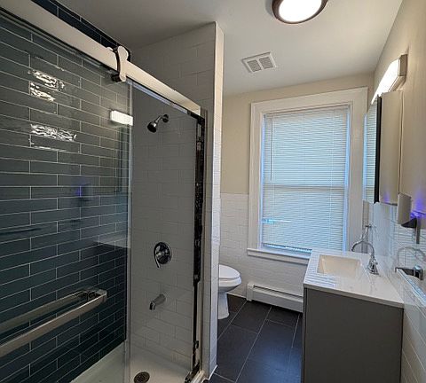 3rd image of 6035 Tyndall Ave Floor 2
