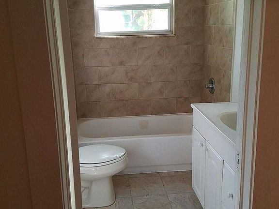 4th image of 1506 E Louisiana Ave