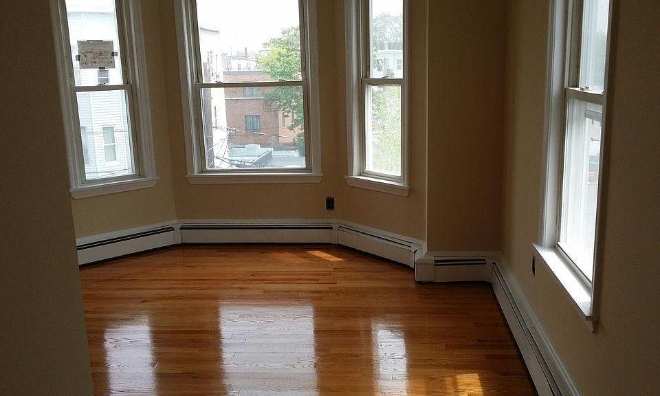 2nd image of 18 Rossmore St #3