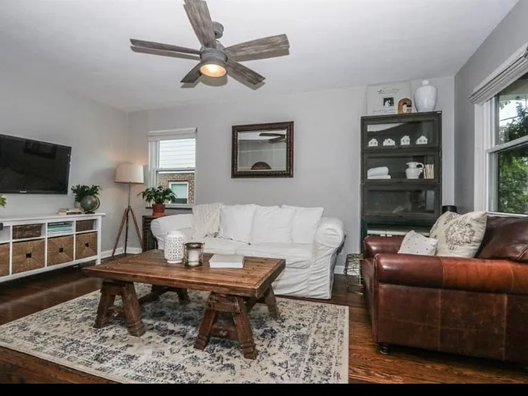 3868 Belmont St — Photo 3