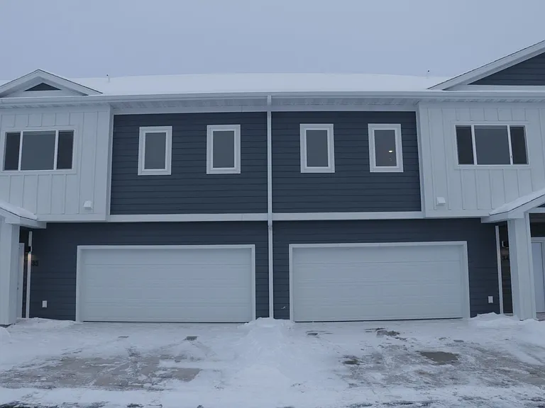 Pioneer Apartments & Townhomes — Photo 10