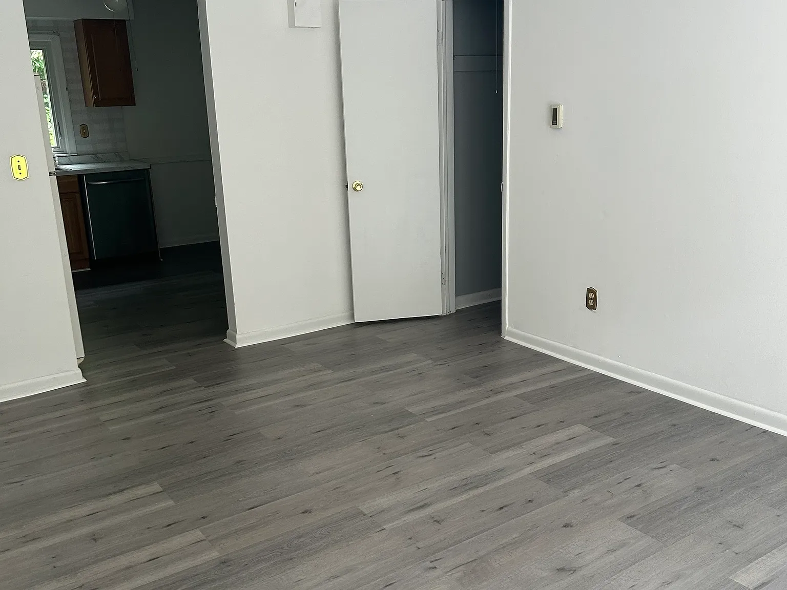 2 bed, 1.0 bath, 823 sqft, $2,000 — Photo 3