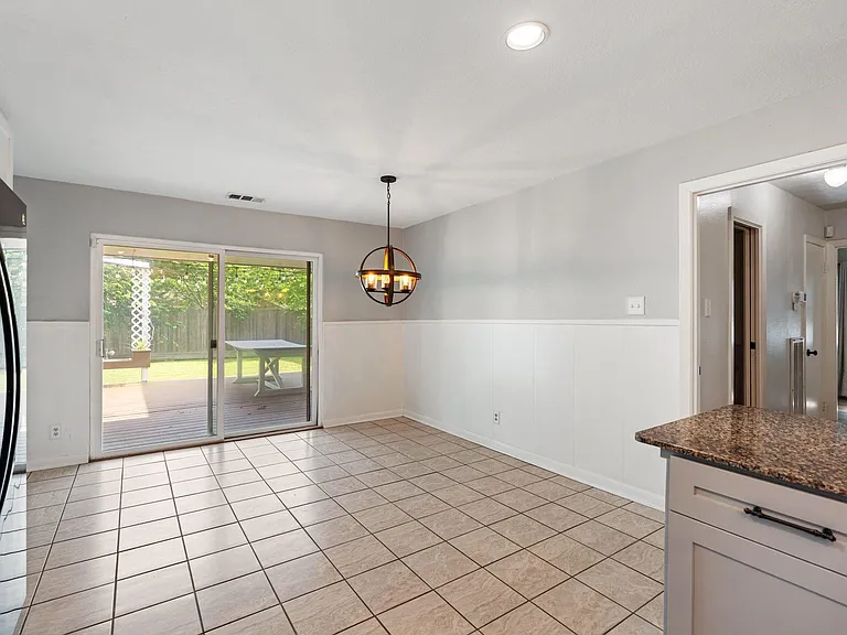 5110 Hialeah Dr — Photo 12