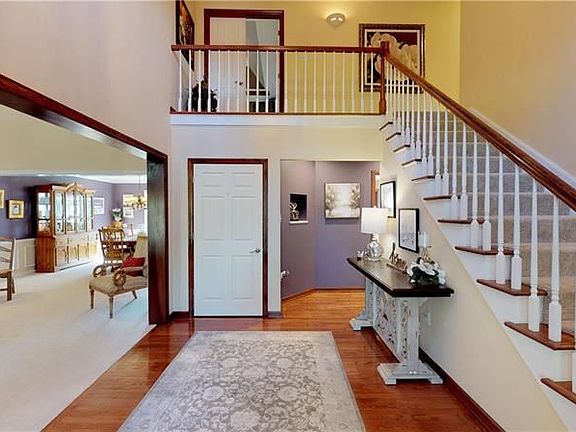 2nd image of 1042 Lexington Dr