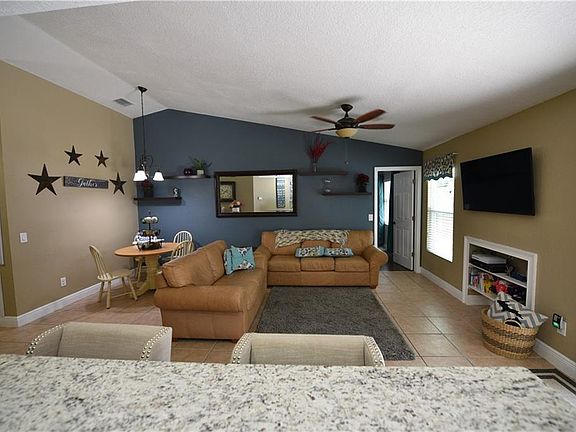 3rd image of 1701 Country Club Dr Unit C