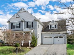 9 Ferris Gln, Poughquag, NY 12570