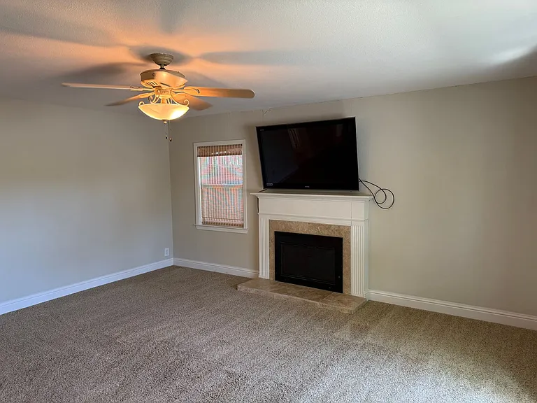 261 Gregory Ln — Photo 8