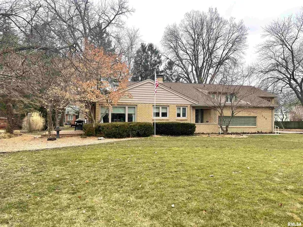 240 Lincoln Ave, Lincoln, IL 62656