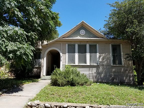 2nd image of 215 E Mistletoe Ave