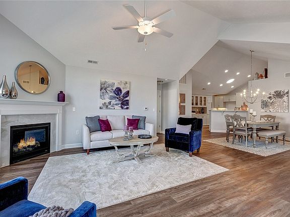 3rd image of 1001 Forest Oaks Dr