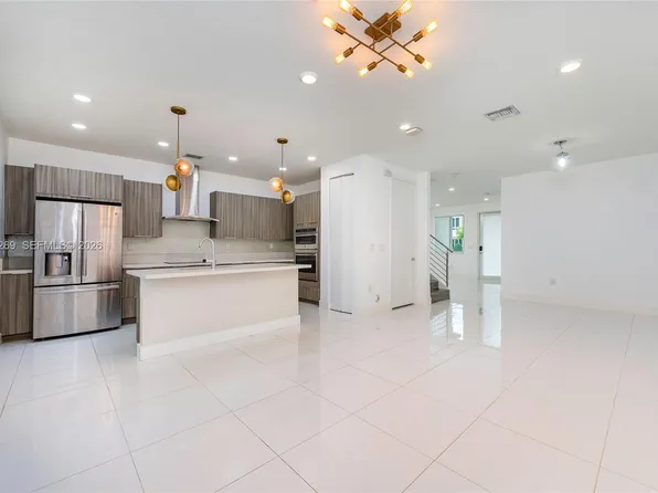 10365 NW 66th St, Doral, FL 33178