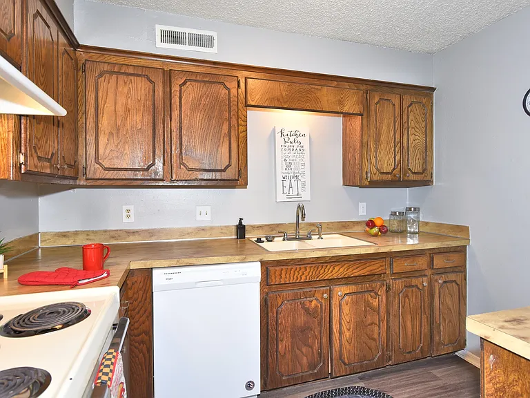 Berwick Apartments — Photo 33