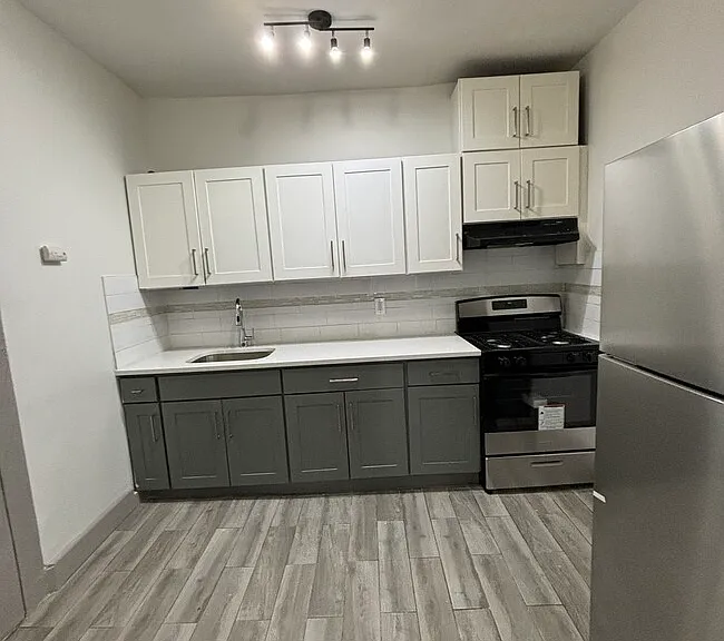 66 N Grove St #201 — Photo 2