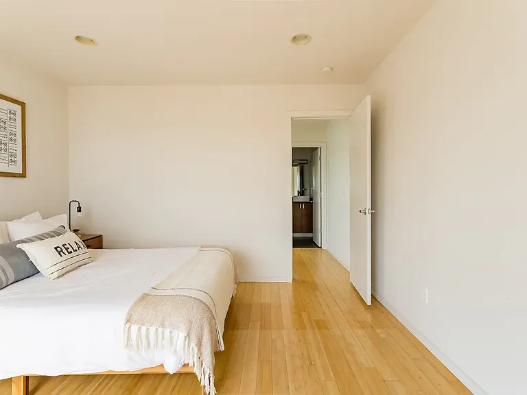411 Summit Ave E #A — Photo 7