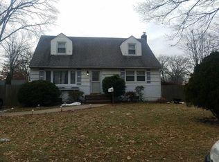 200 26th St, Copiague, NY 11726