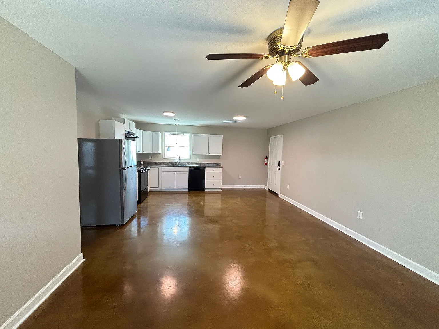 213 Teresa Ln — Photo 3