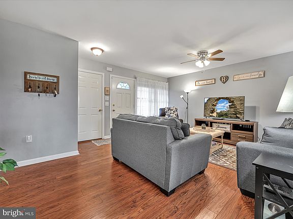 5th image of 137 Nicole St